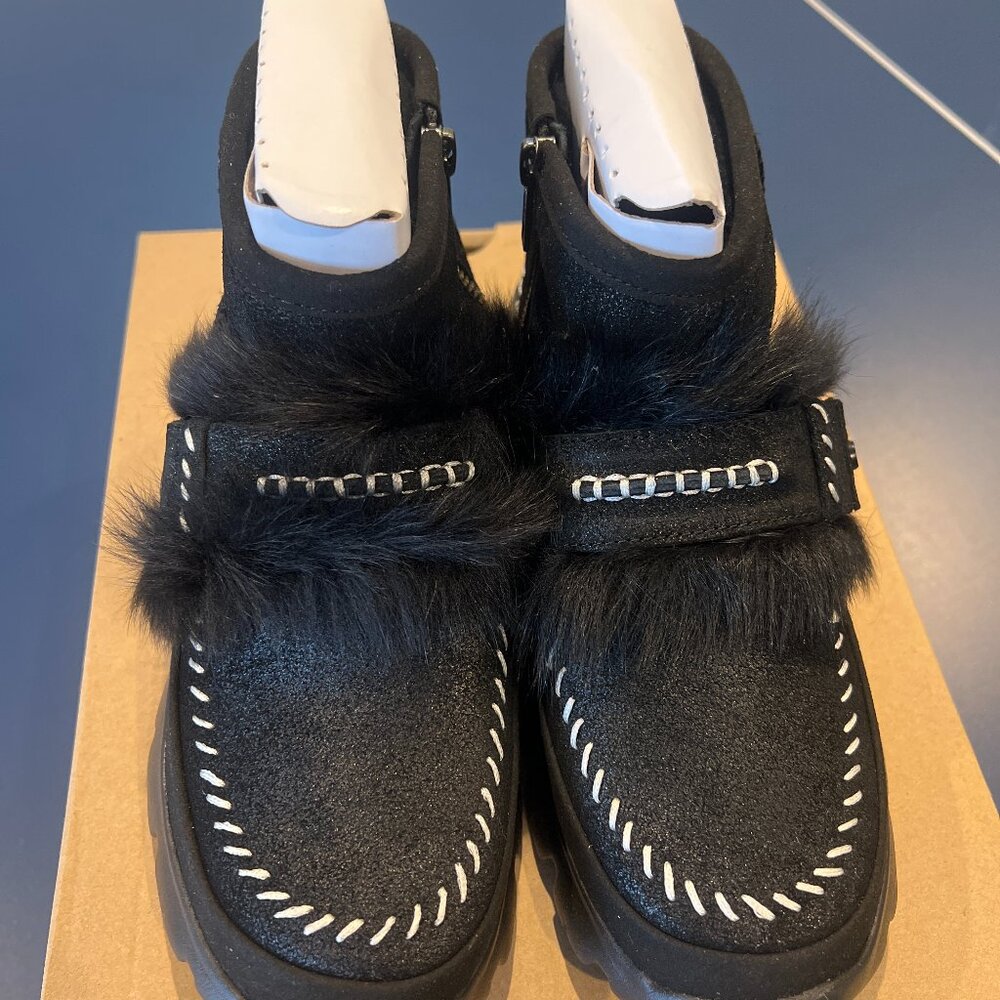 New Ugg Fluff Punk pure and lamb fur black ankle boot, Size 6